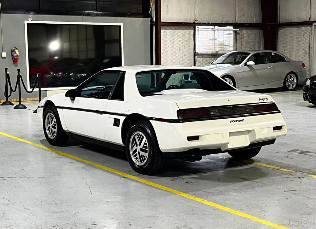 Pontiac-Fiero-1987-Coupe-20