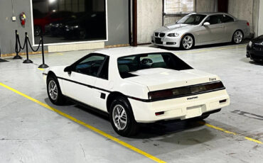 Pontiac-Fiero-1987-Coupe-21