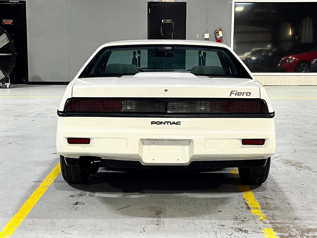 Pontiac-Fiero-1987-Coupe-23