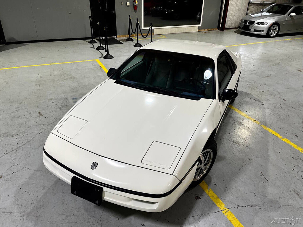 Pontiac-Fiero-1987-Coupe-3