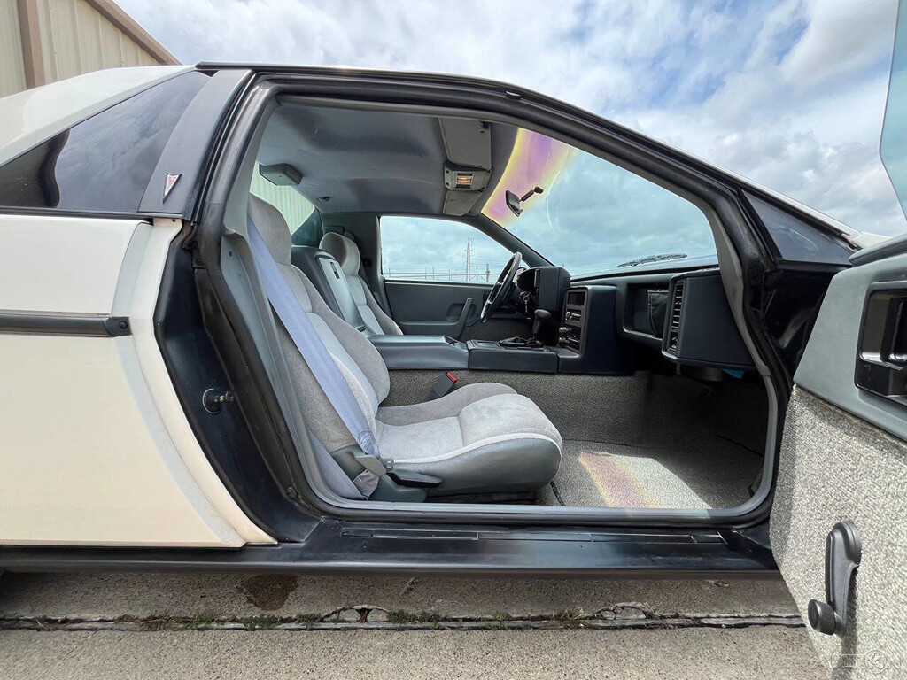Pontiac-Fiero-1987-Coupe-9