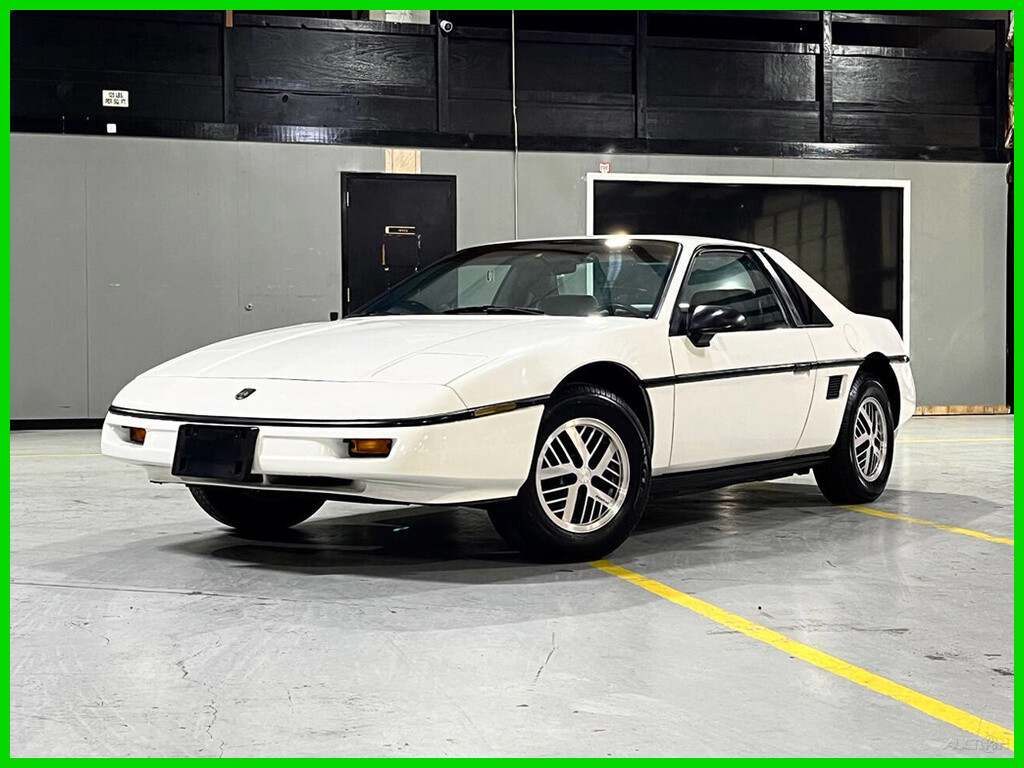 Pontiac-Fiero-1987-Coupe