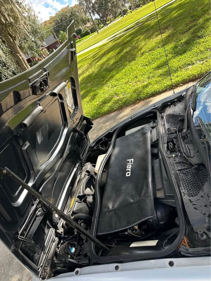Pontiac-Fiero-1988-Coupe-10