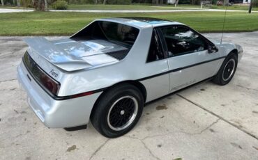 Pontiac-Fiero-1988-Coupe-3