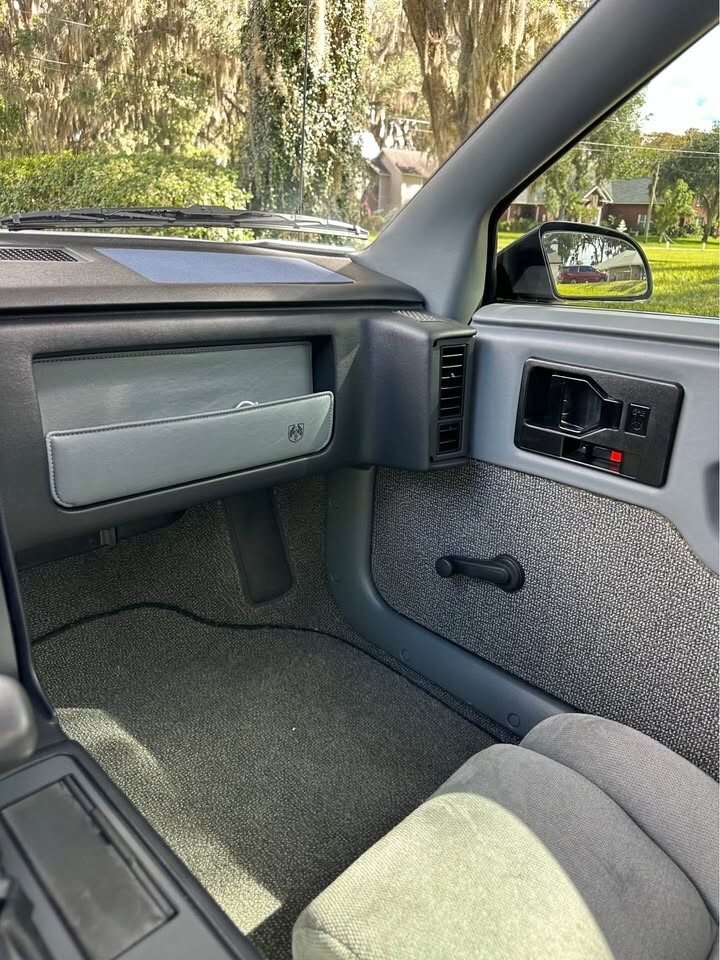 Pontiac-Fiero-1988-Coupe-9