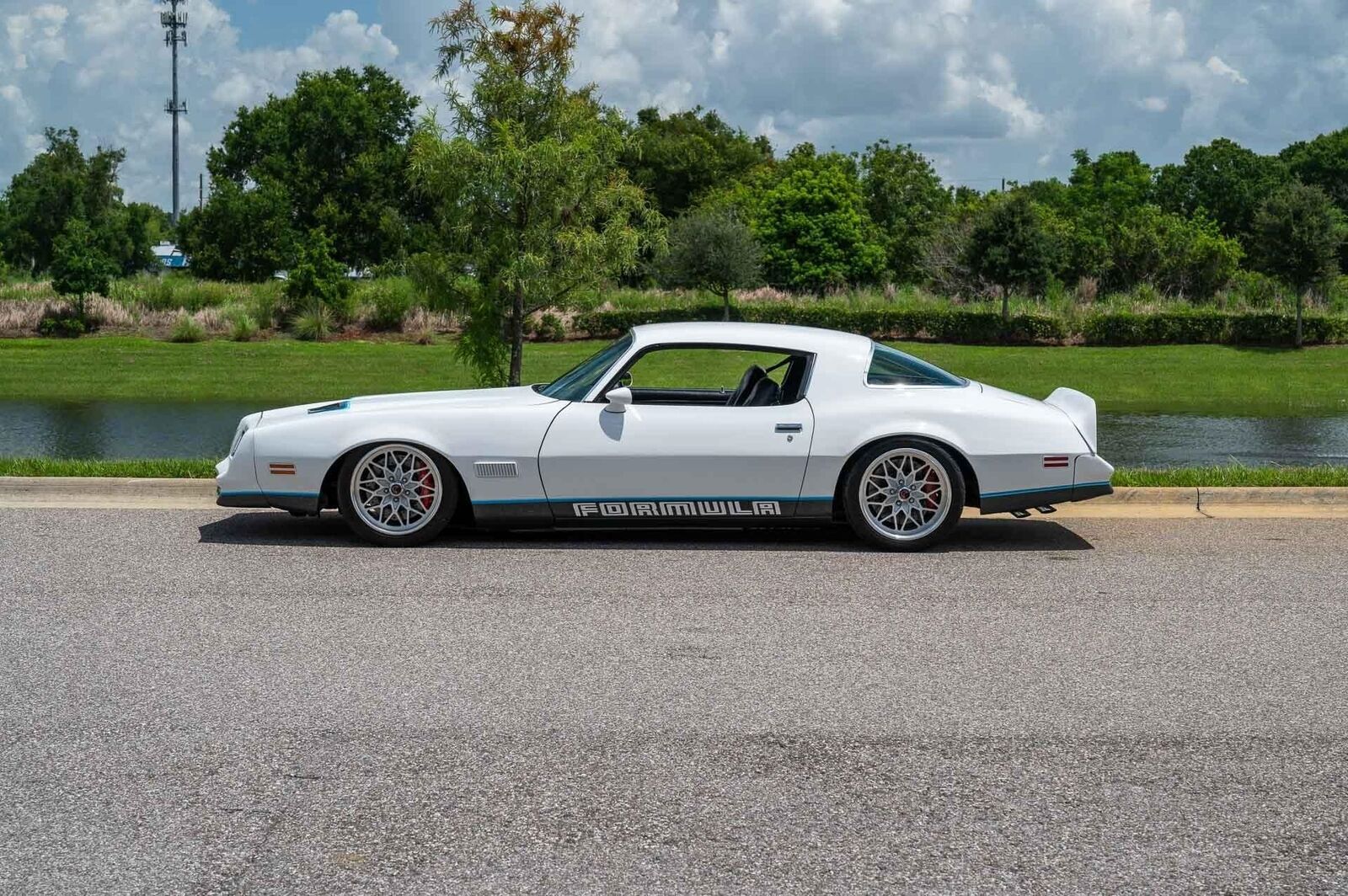 Pontiac-Firebird-1977-Coupe-1