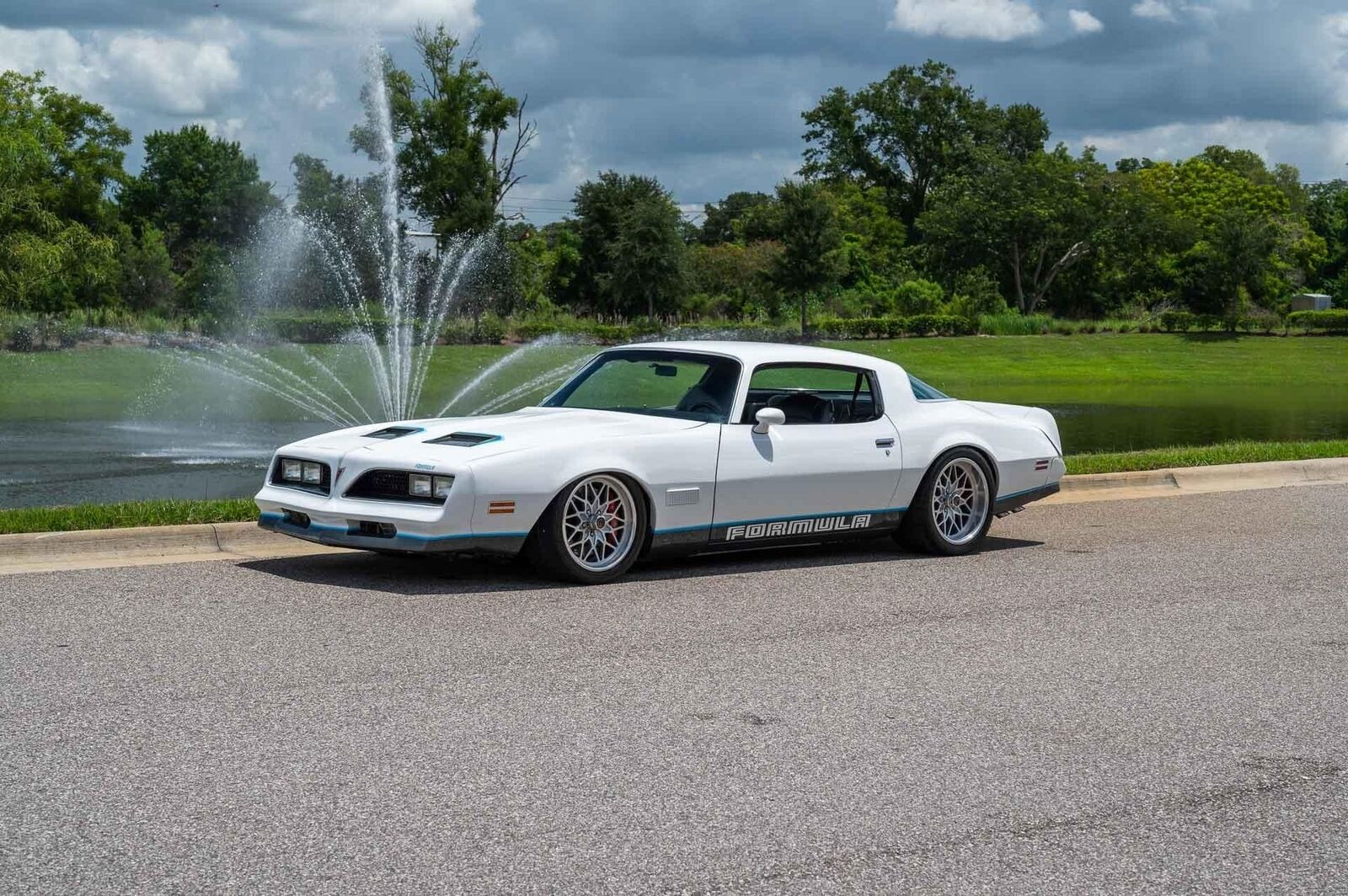 Pontiac-Firebird-1977-Coupe-15
