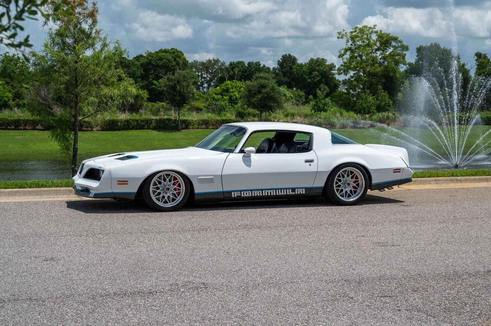Pontiac-Firebird-1977-Coupe-16