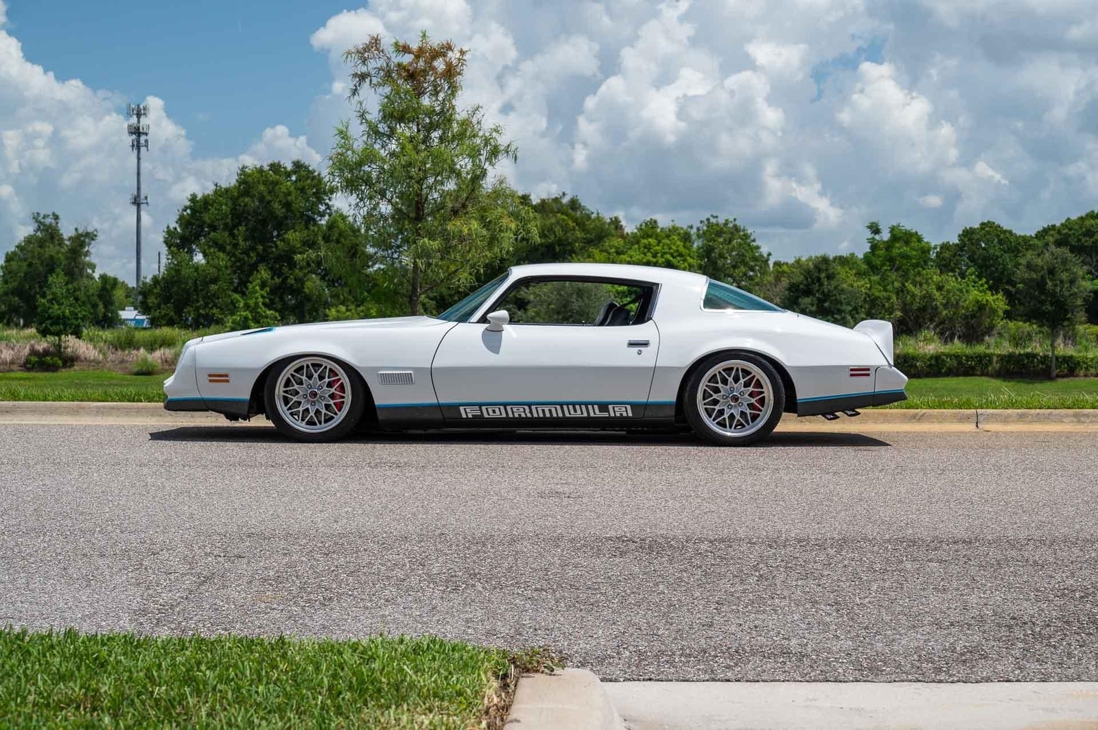 Pontiac-Firebird-1977-Coupe-17