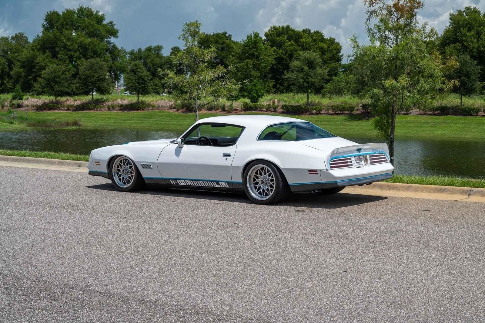 Pontiac-Firebird-1977-Coupe-19