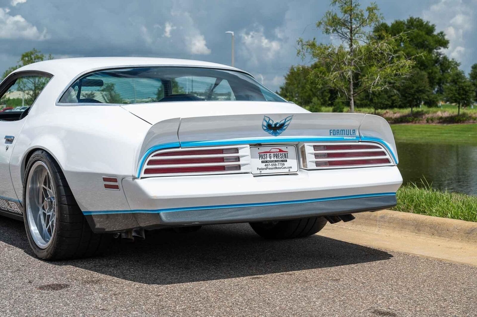 Pontiac-Firebird-1977-Coupe-21