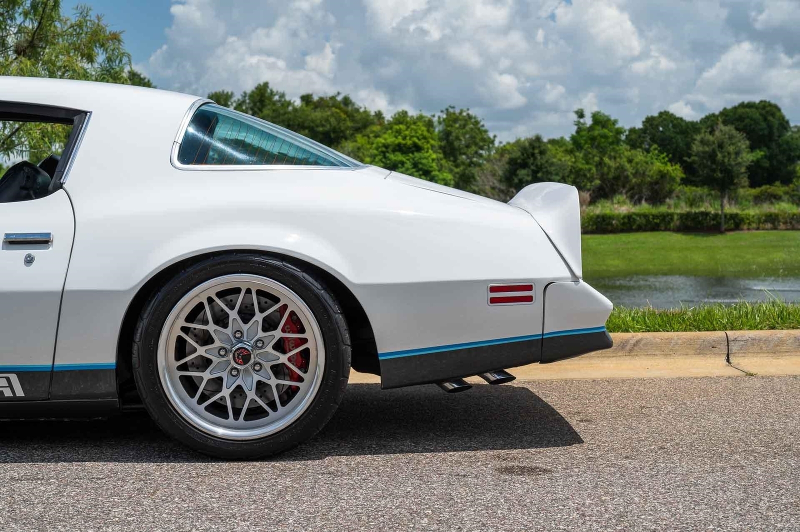Pontiac-Firebird-1977-Coupe-22