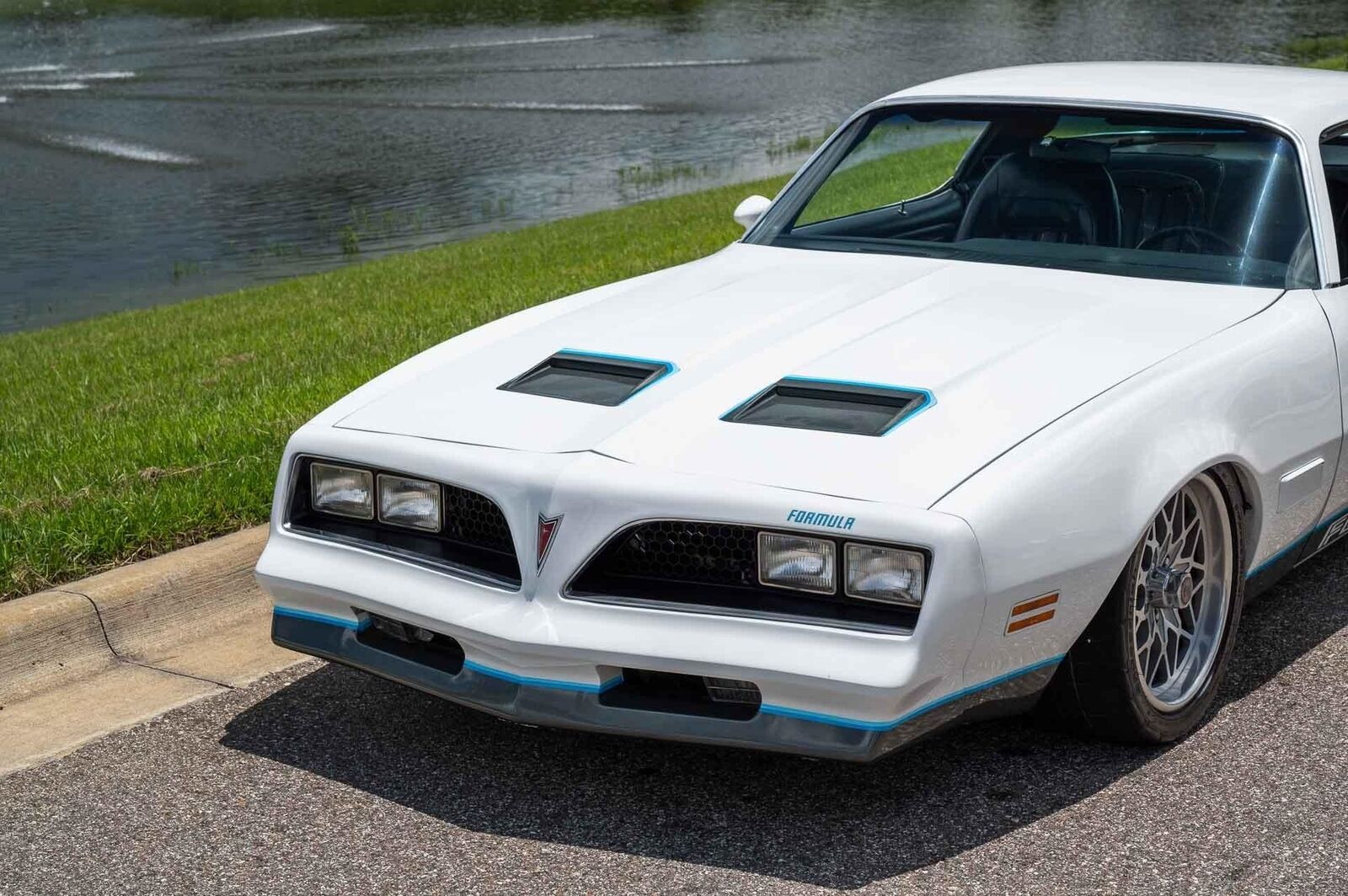 Pontiac-Firebird-1977-Coupe-25