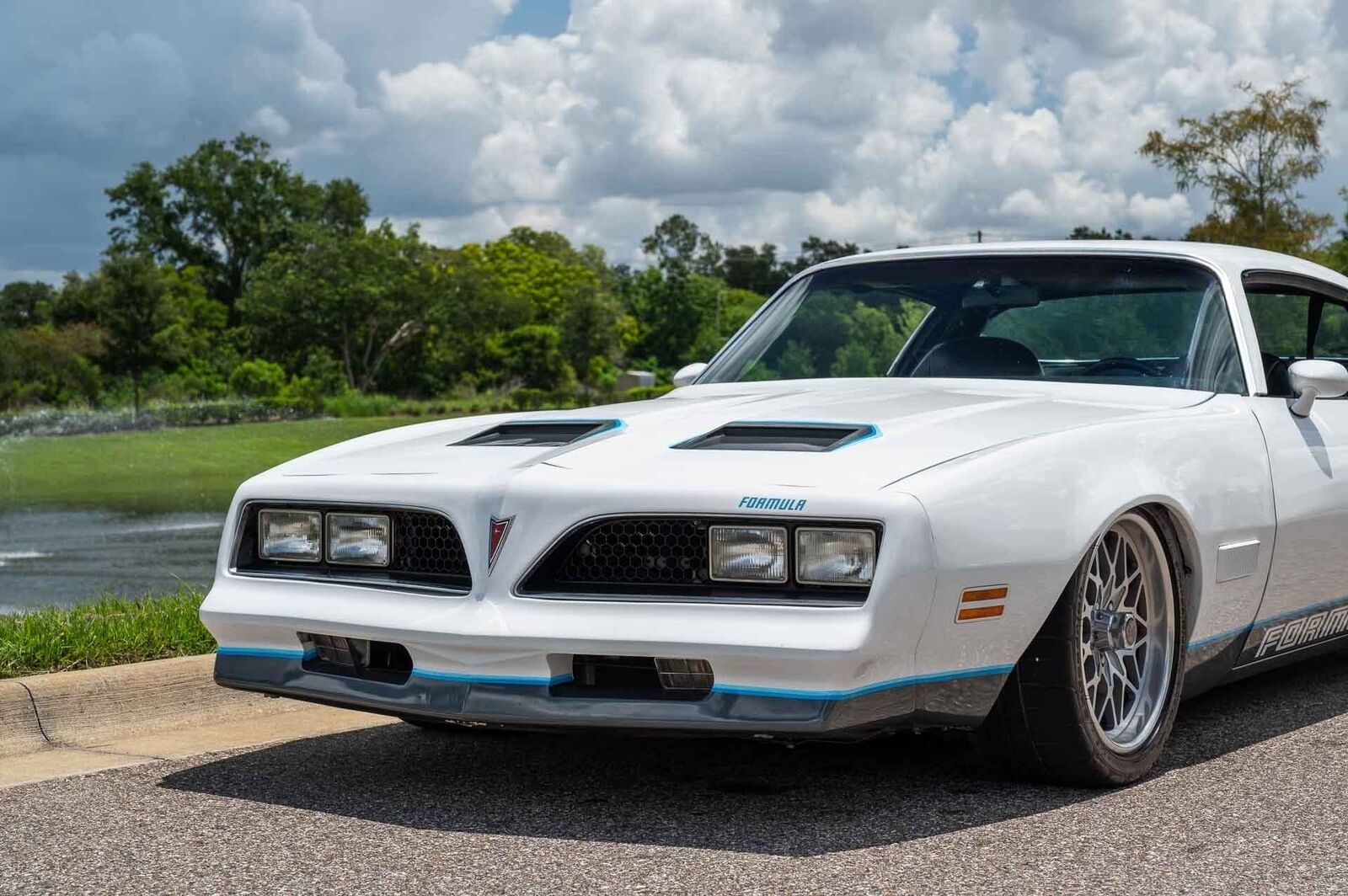 Pontiac-Firebird-1977-Coupe-26