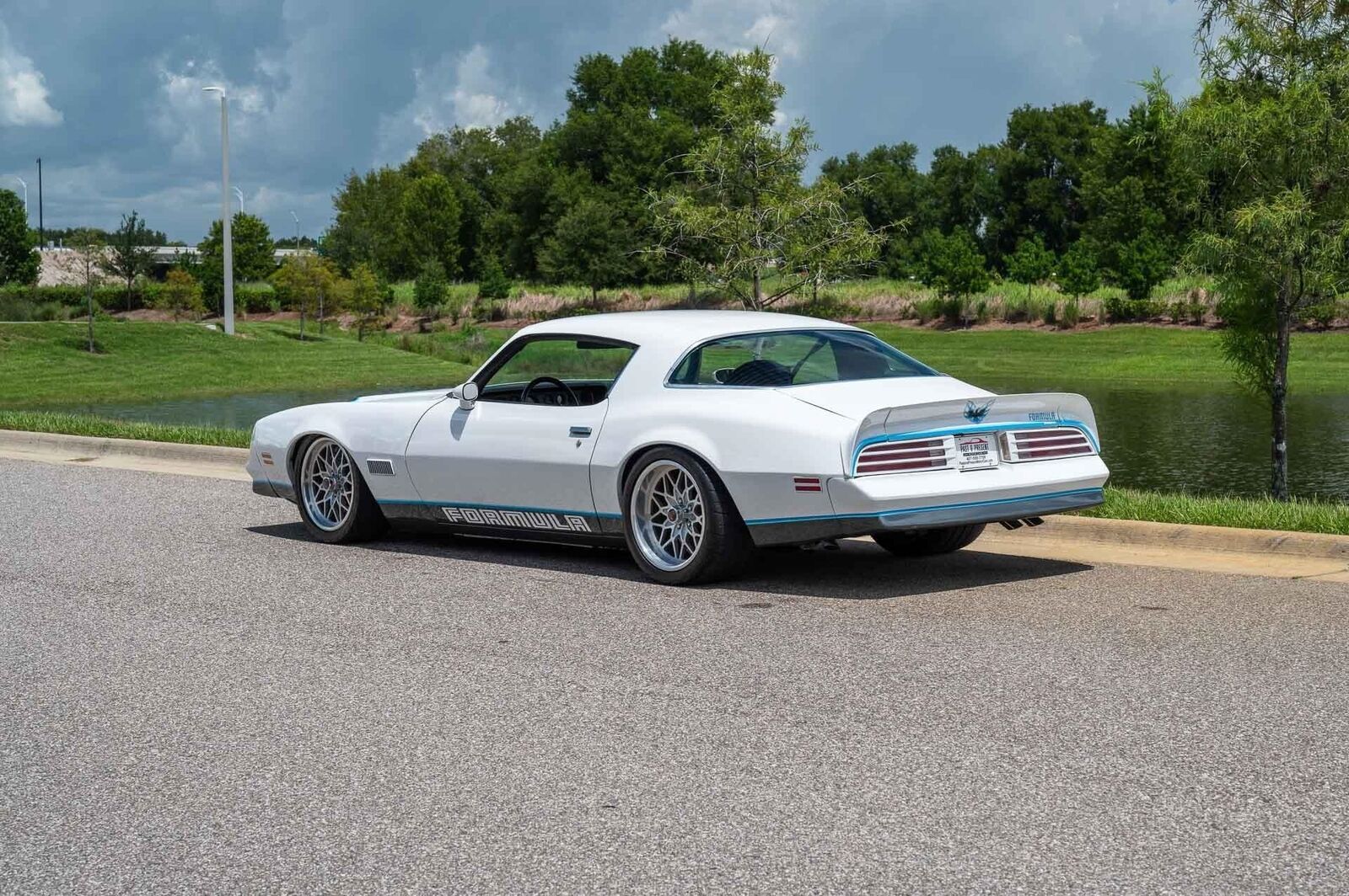 Pontiac-Firebird-1977-Coupe-3