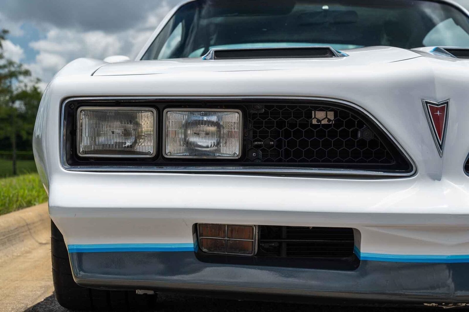 Pontiac-Firebird-1977-Coupe-30