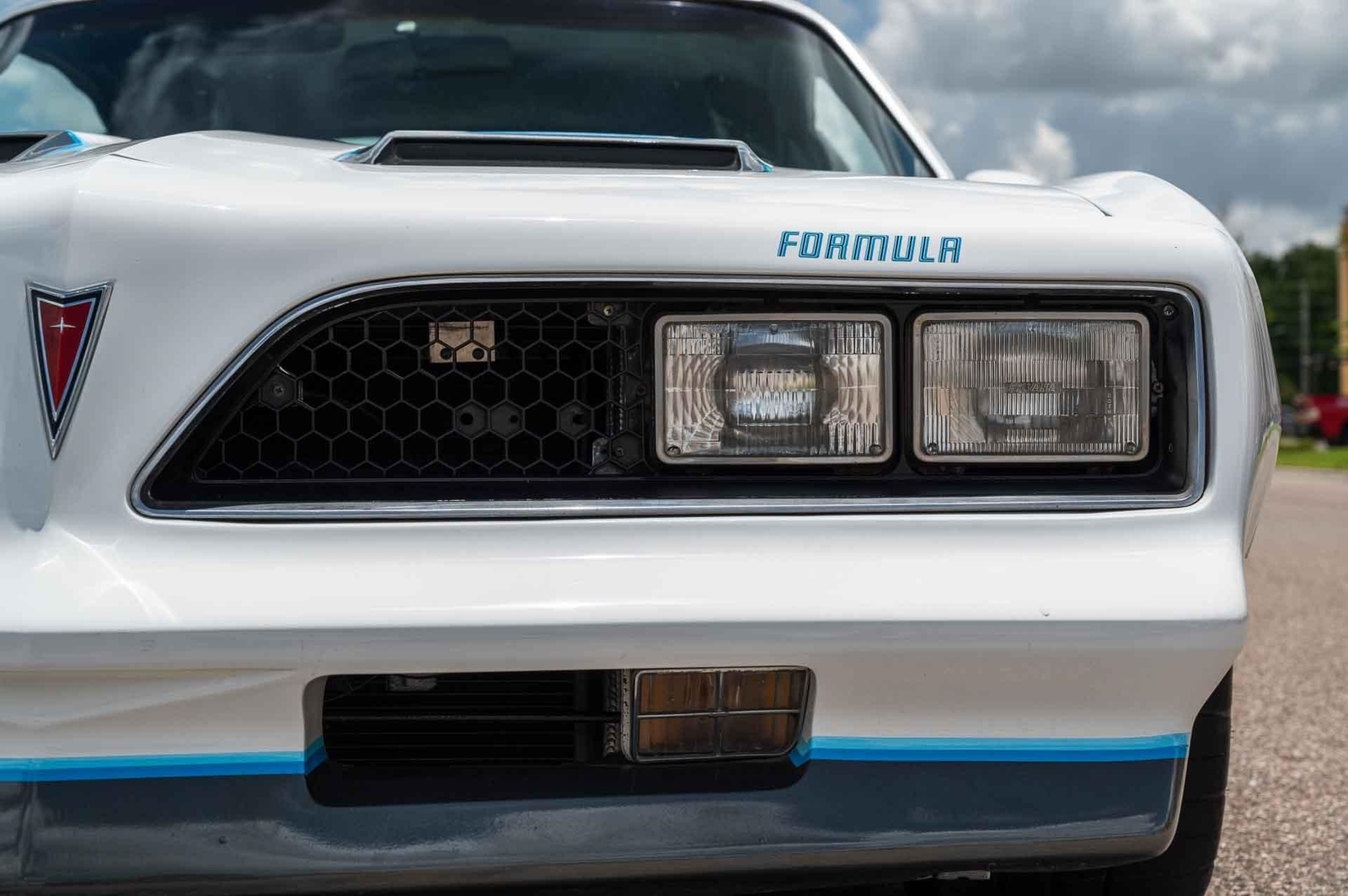 Pontiac-Firebird-1977-Coupe-31
