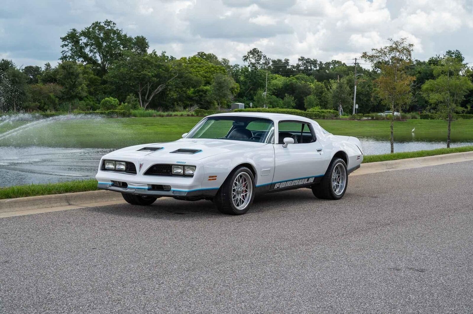 Pontiac-Firebird-1977-Coupe-36