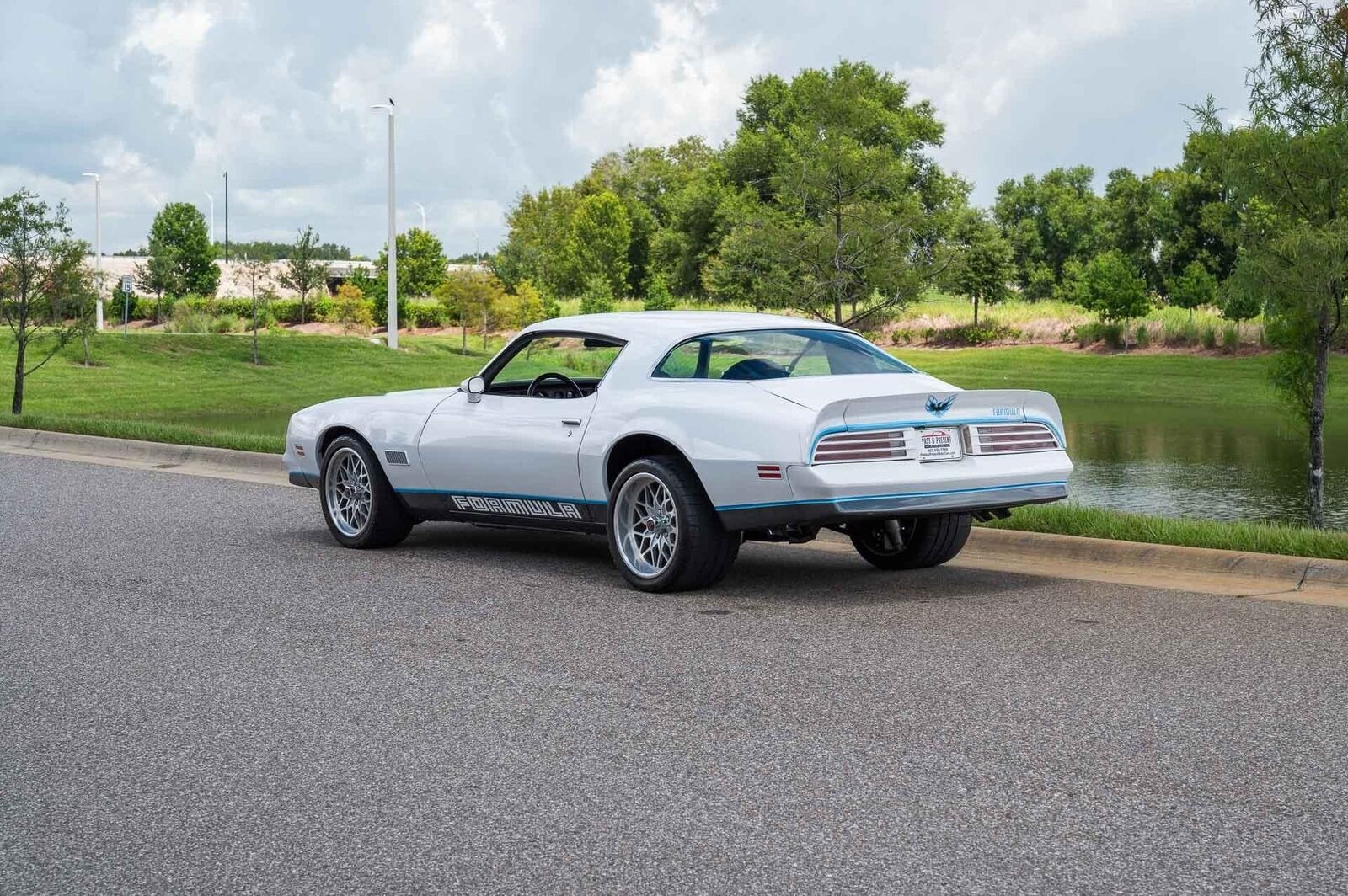 Pontiac-Firebird-1977-Coupe-38