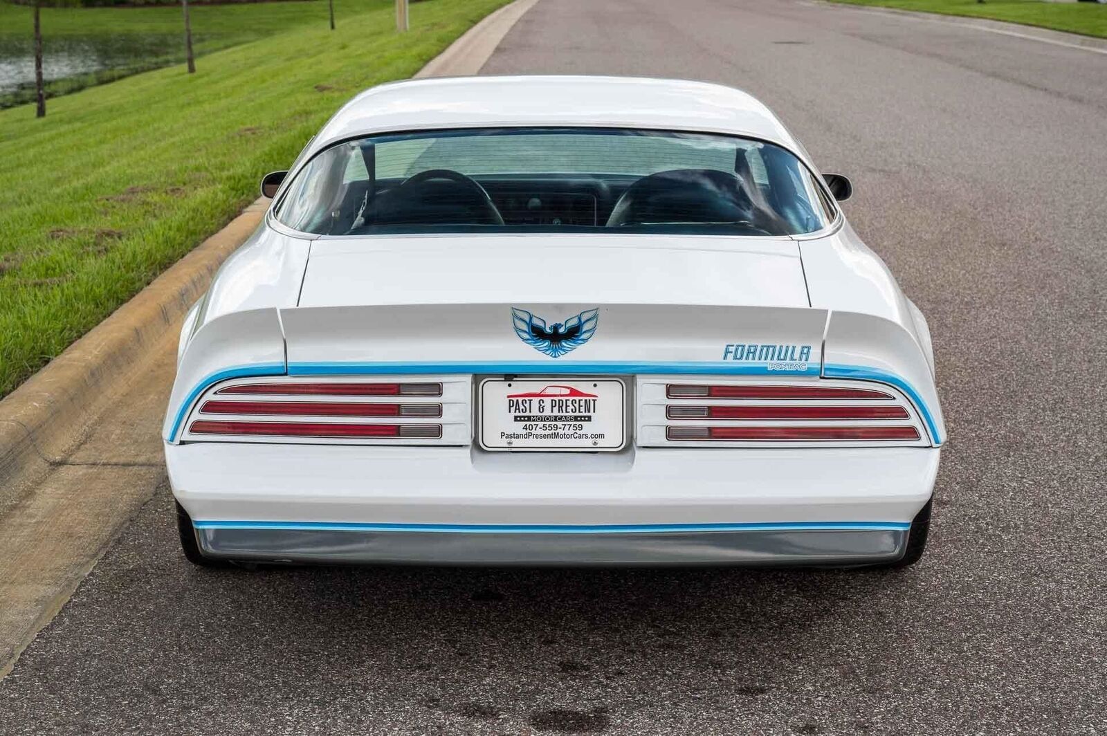Pontiac-Firebird-1977-Coupe-4
