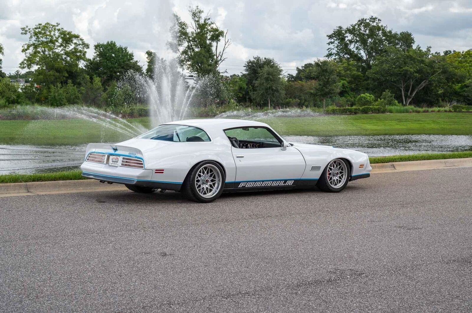 Pontiac-Firebird-1977-Coupe-5