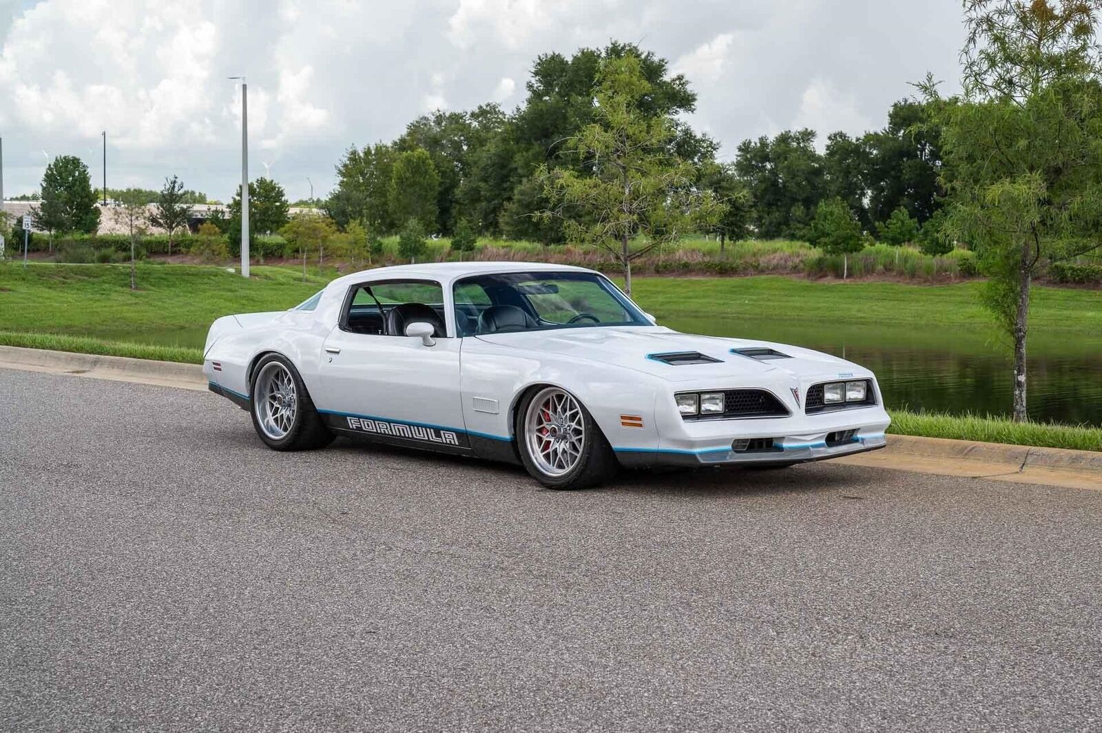 Pontiac-Firebird-1977-Coupe-8