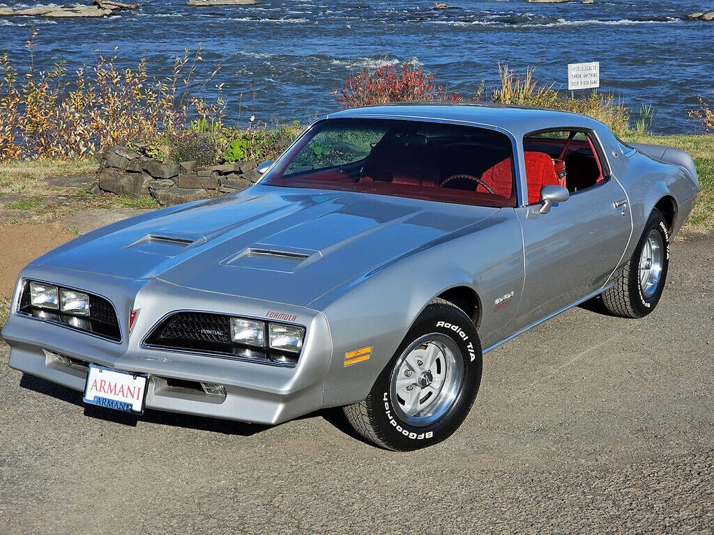 Pontiac-Firebird-1978-Coupe-2