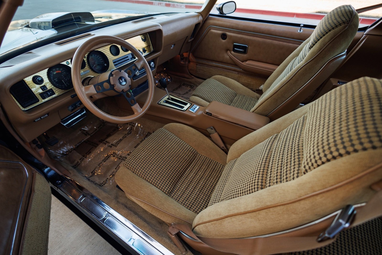 Pontiac-Firebird-1980-2D-Coupe-32