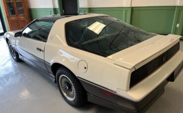 Pontiac-Firebird-1983-Coupe-1
