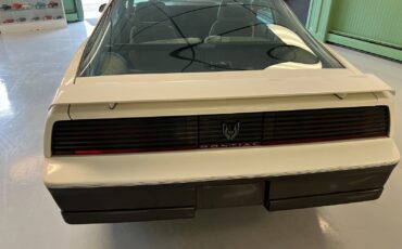 Pontiac-Firebird-1983-Coupe-2