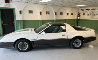 Pontiac-Firebird-1983-Coupe-29