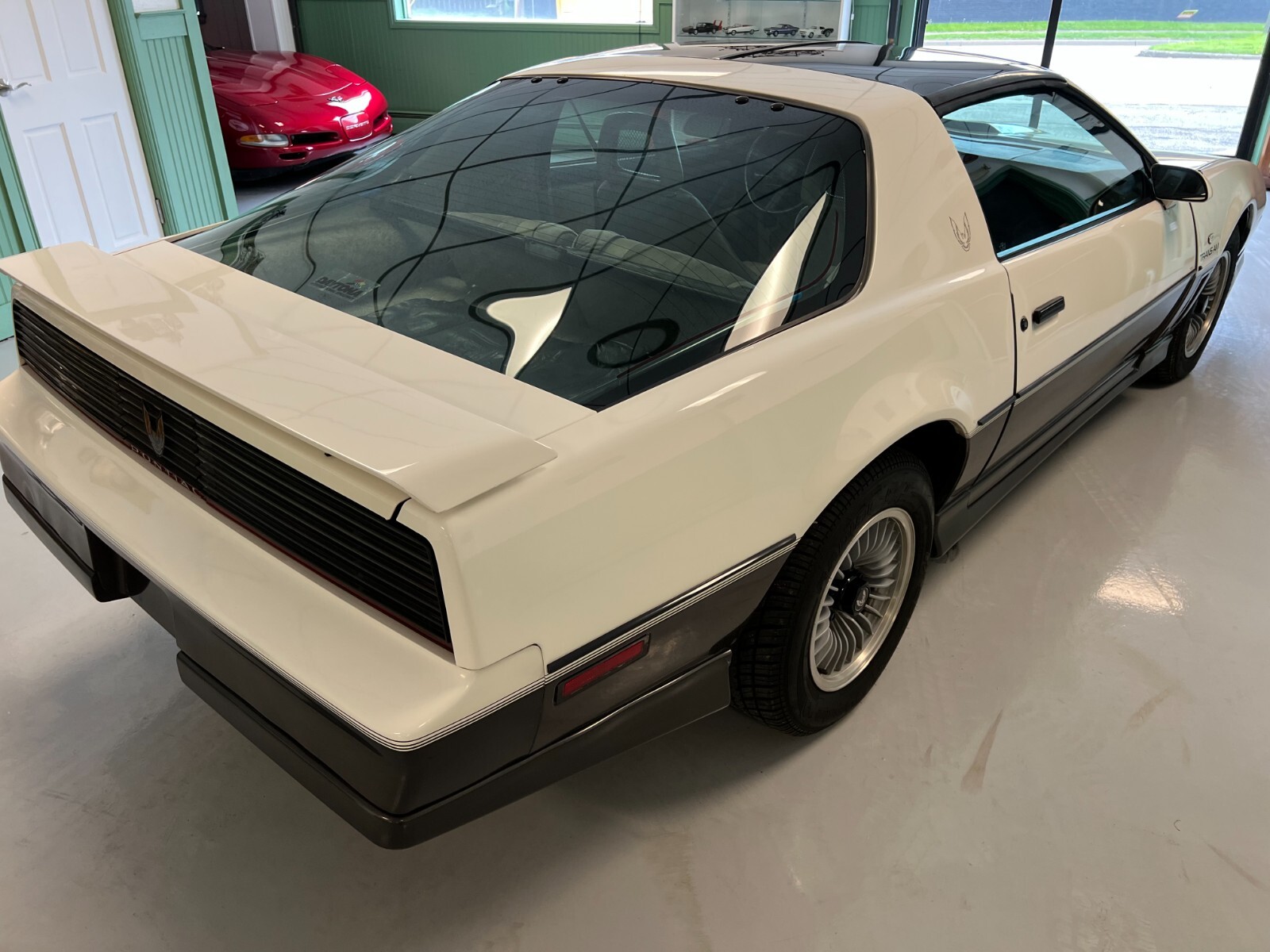 Pontiac-Firebird-1983-Coupe-3