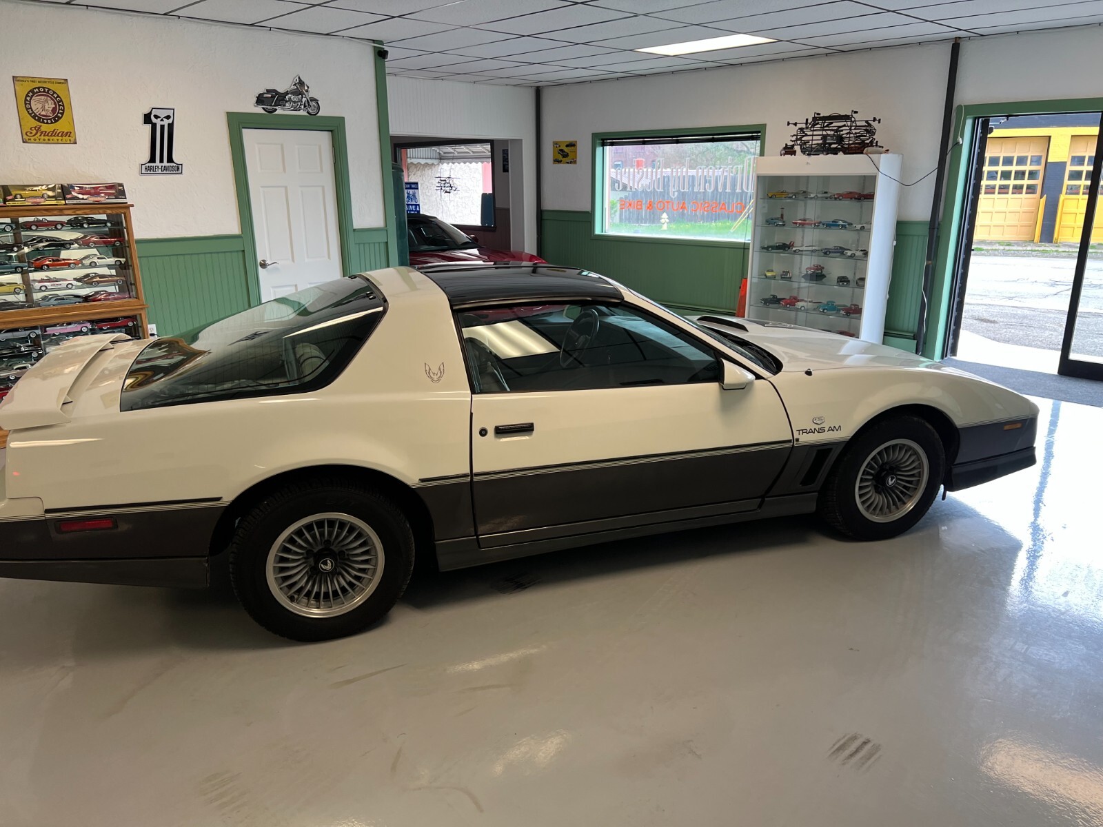 Pontiac-Firebird-1983-Coupe-4