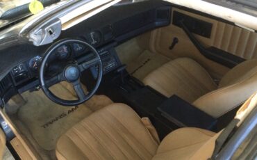 Pontiac-Firebird-1983-Coupe-4