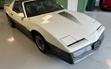 Pontiac-Firebird-1983-Coupe-5