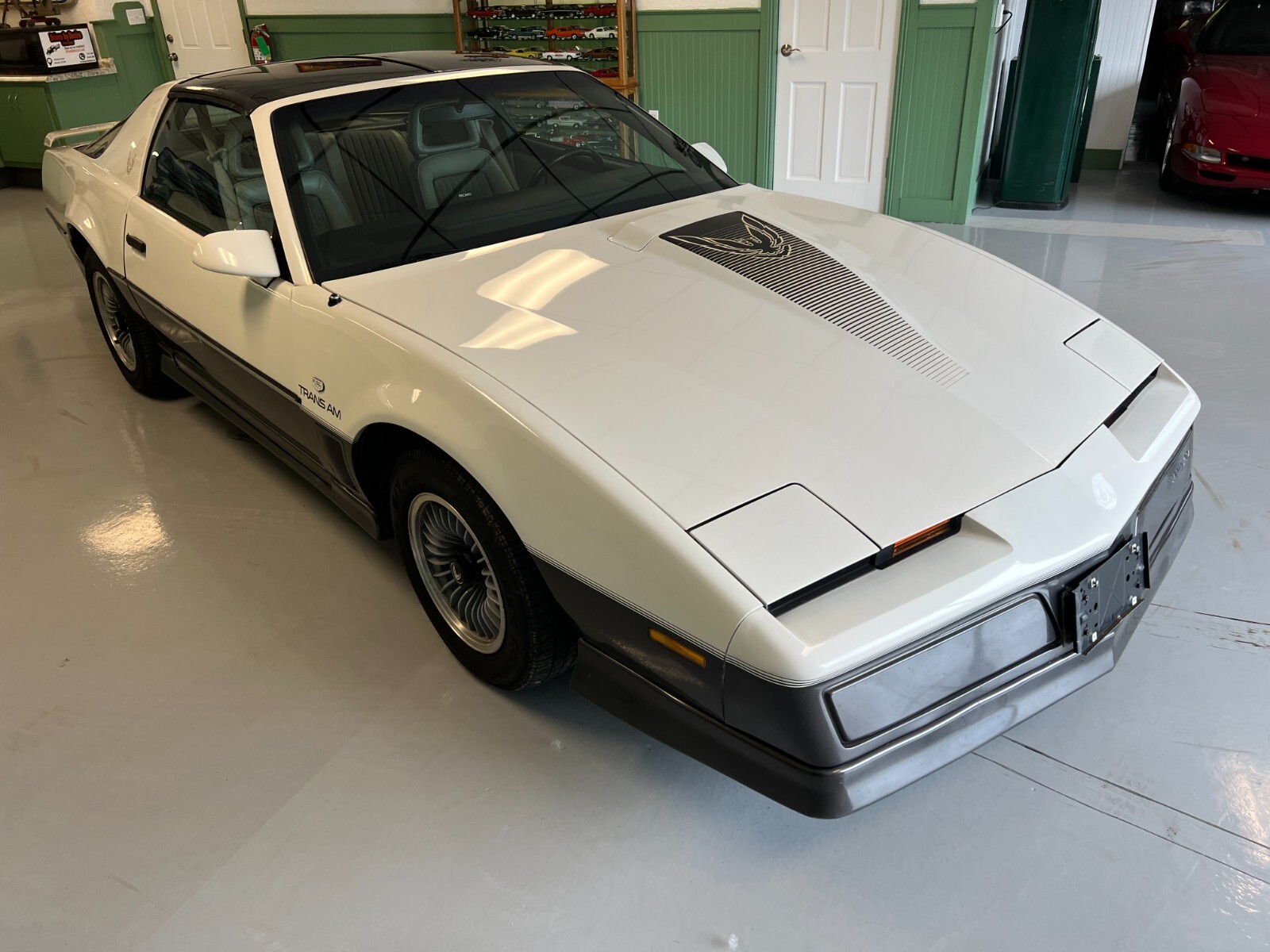Pontiac-Firebird-1983-Coupe-5