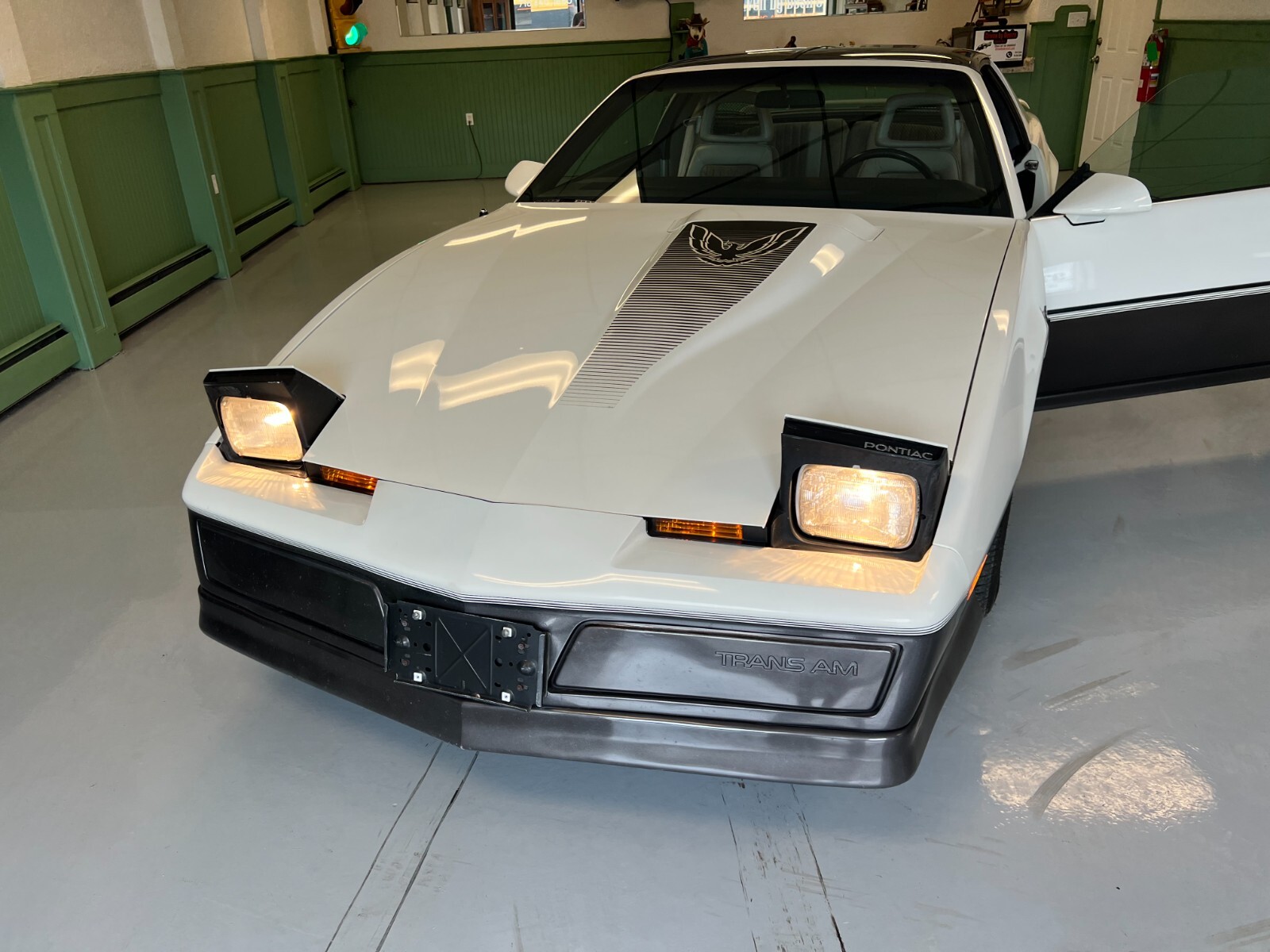 Pontiac-Firebird-1983-Coupe-7