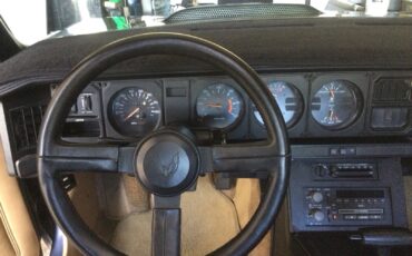 Pontiac-Firebird-1983-Coupe-7