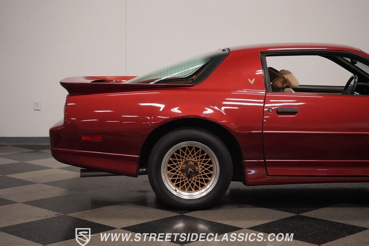 Pontiac-Firebird-1987-Hatchback-32
