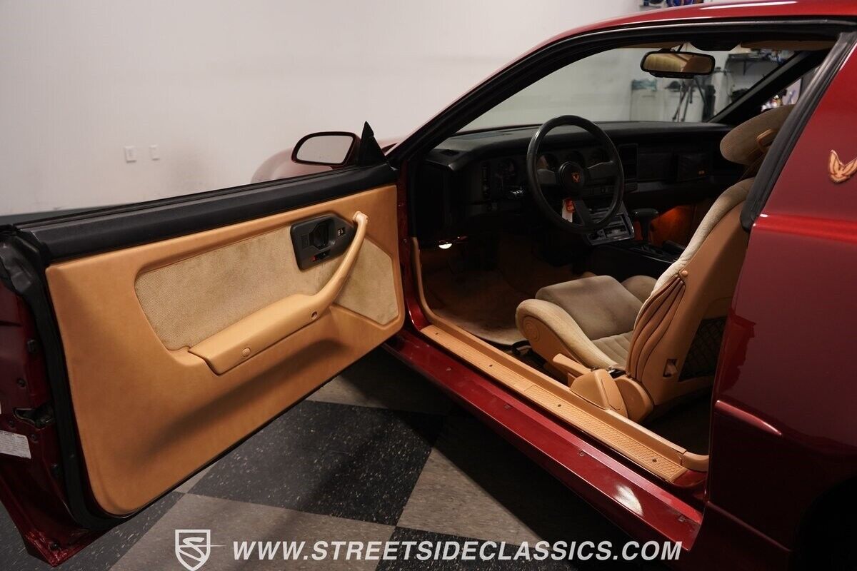Pontiac-Firebird-1987-Hatchback-39