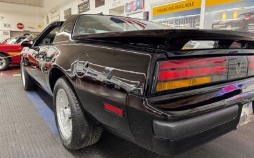 Pontiac-Firebird-1989-Hatchback-26