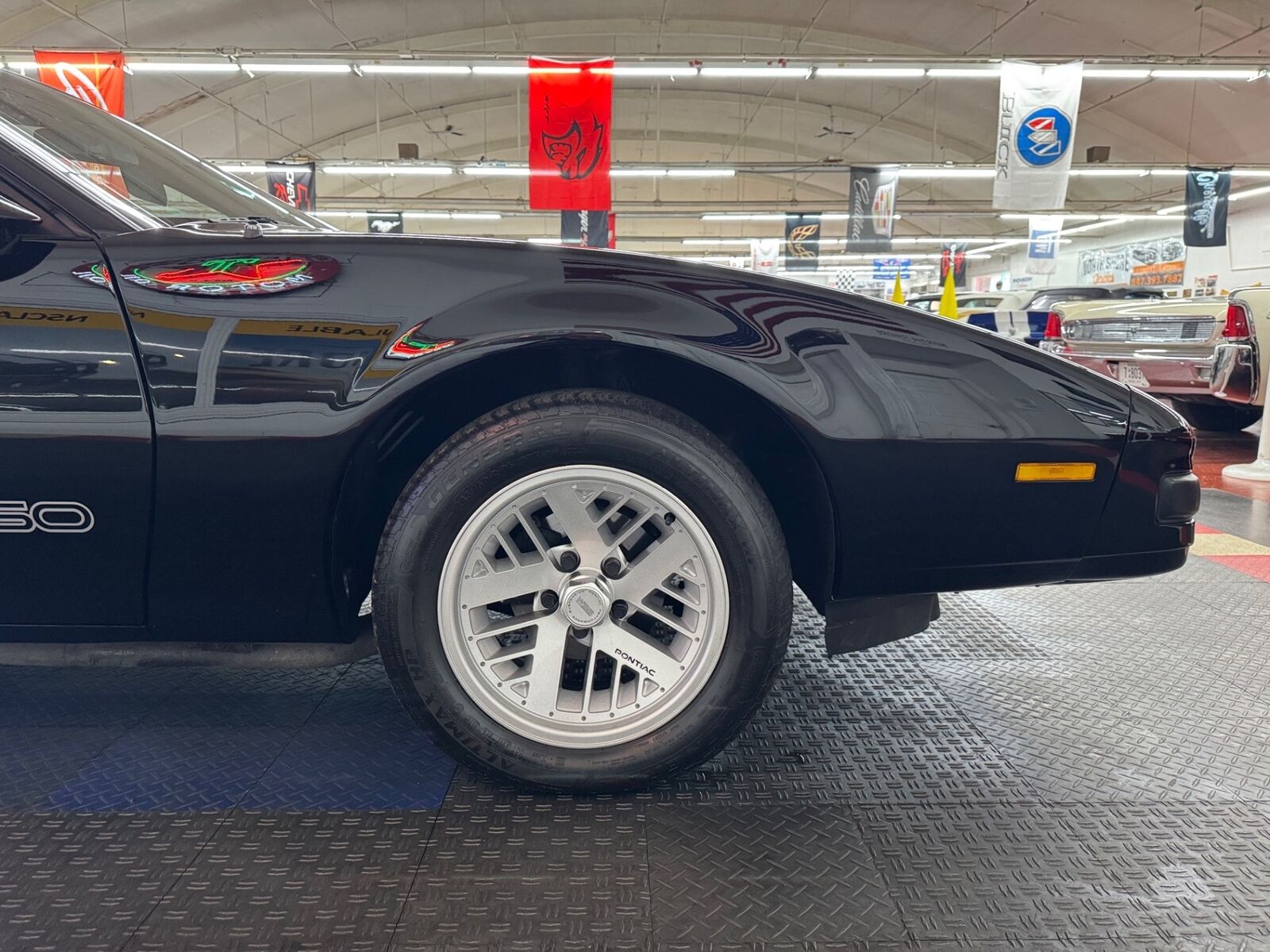 Pontiac-Firebird-1989-Hatchback-31