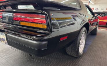 Pontiac-Firebird-1989-Hatchback-32