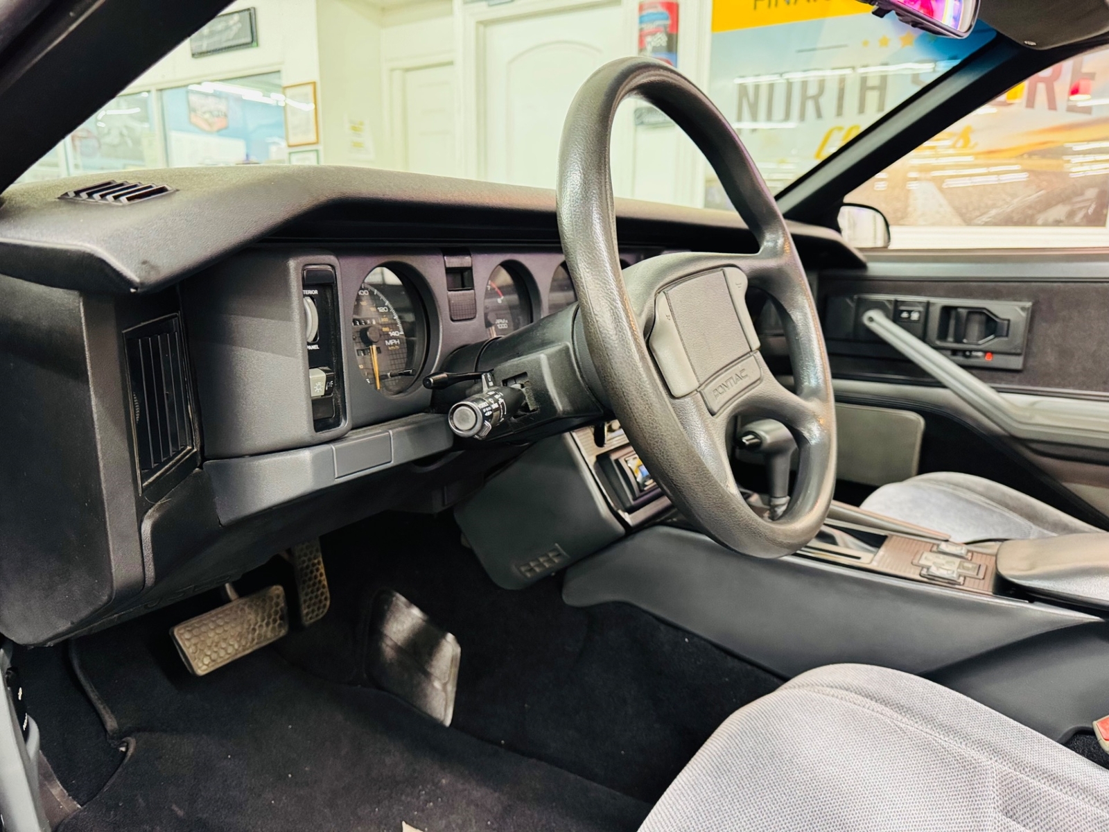 Pontiac-Firebird-1989-Hatchback-37