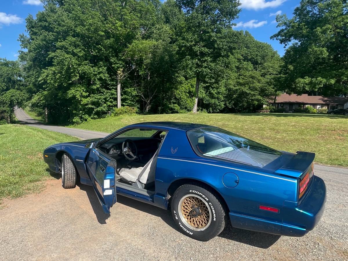Pontiac-Firebird-1992-3