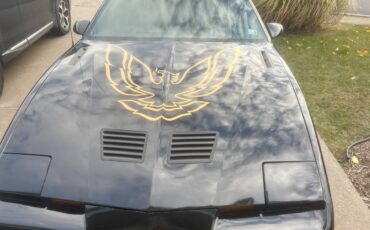 Pontiac-Firebird-trams-am-1985-black-1