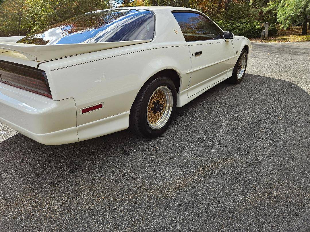 Pontiac-Firebird-trans-am-gta-1987-white-8