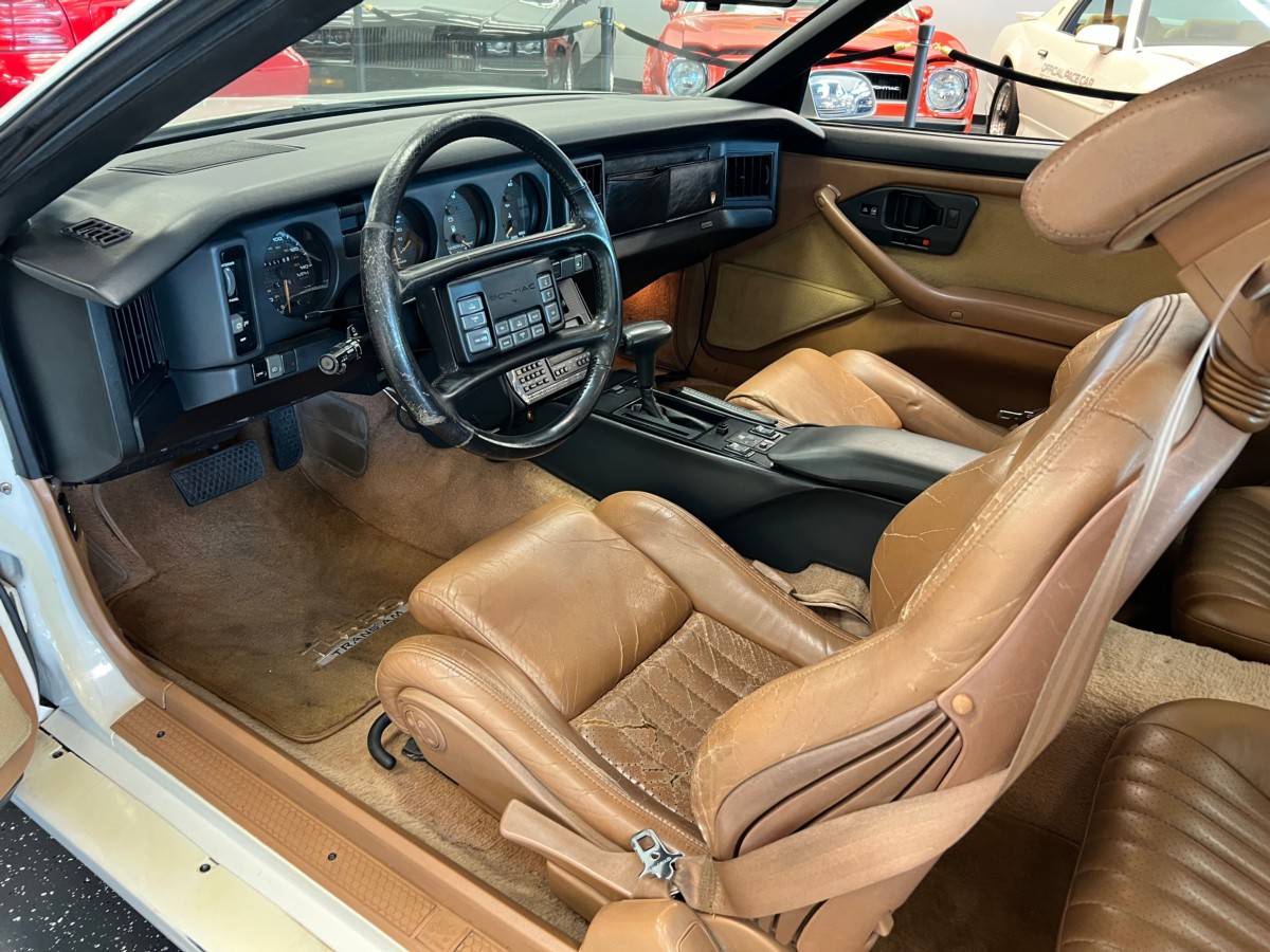 Pontiac-Firebird-trans-am-gta-1989-6