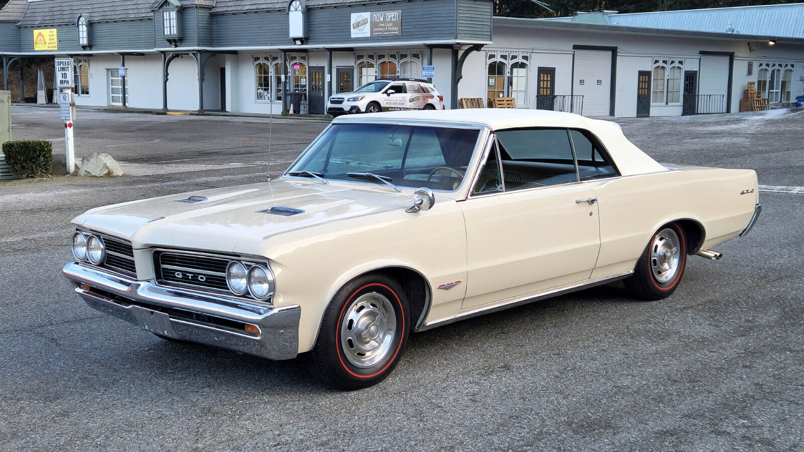 Pontiac-GTO-1964-Convertible-2