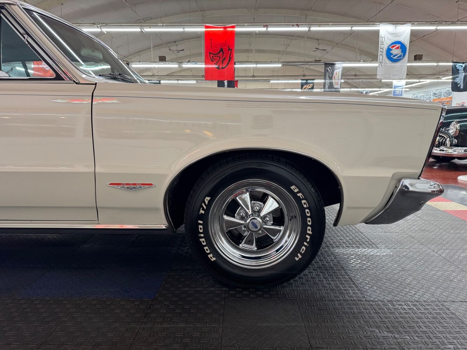 Pontiac-GTO-1965-30